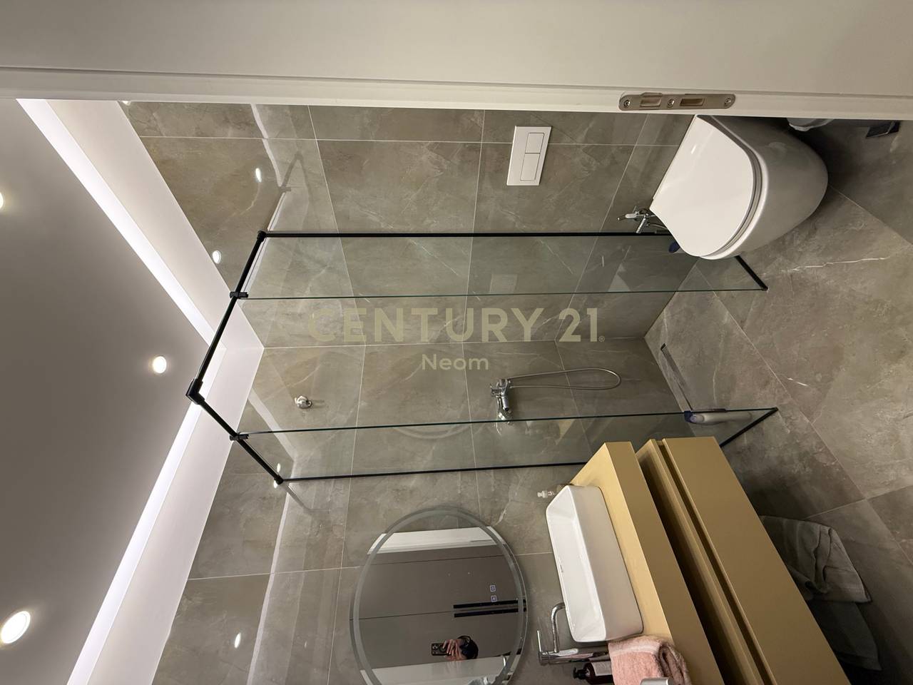 Apartament 2+1për Shitje – Kodra e Diellit, Tiranë