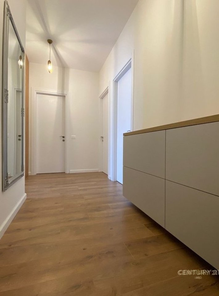 SHITET APARTAMENT 2+1 TEK  ARLIS, FARMACIA 10 !