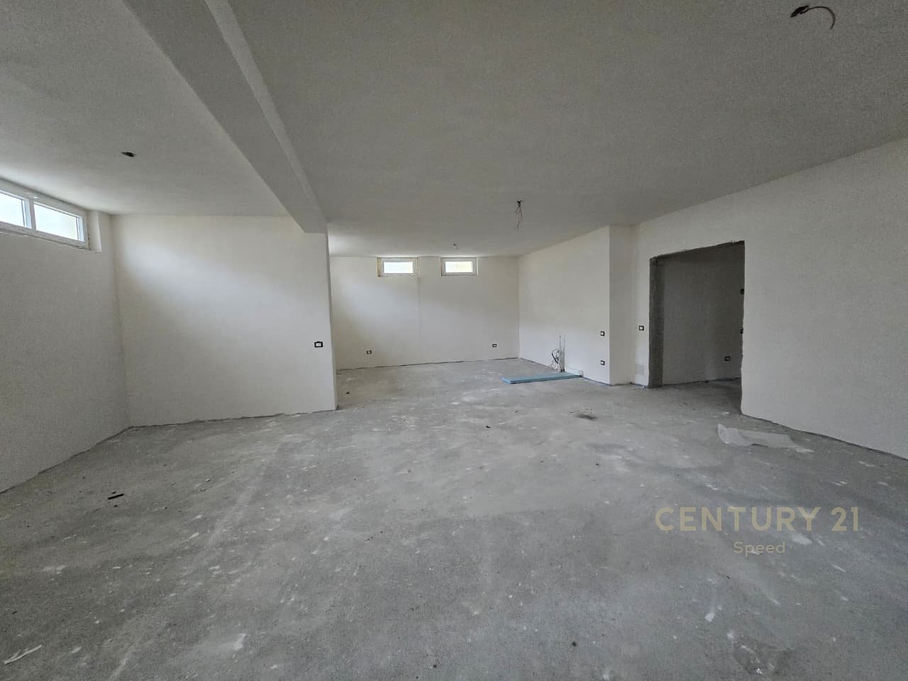 Shesim Vile tek Rolling Hills Residence