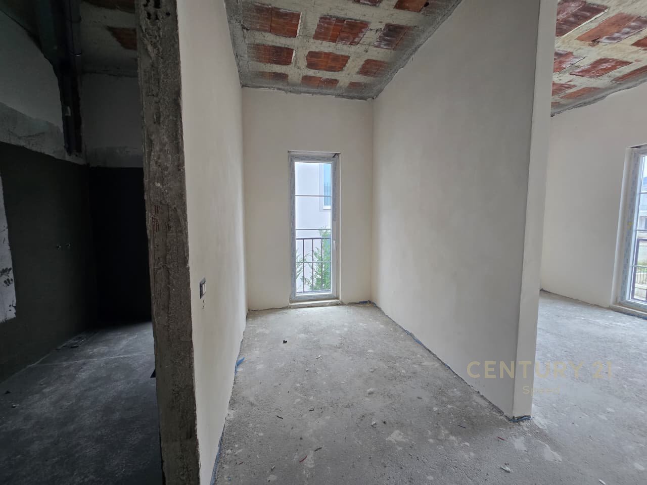 Shesim Vile tek Rolling Hills Residence