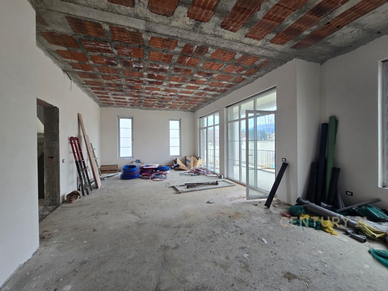 Shesim Vile tek Rolling Hills Residence