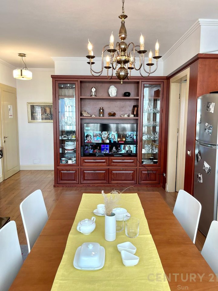 APARTAMENT ELITAR,1+1 PER QIRA TE DREJTORIA E POLICISE!