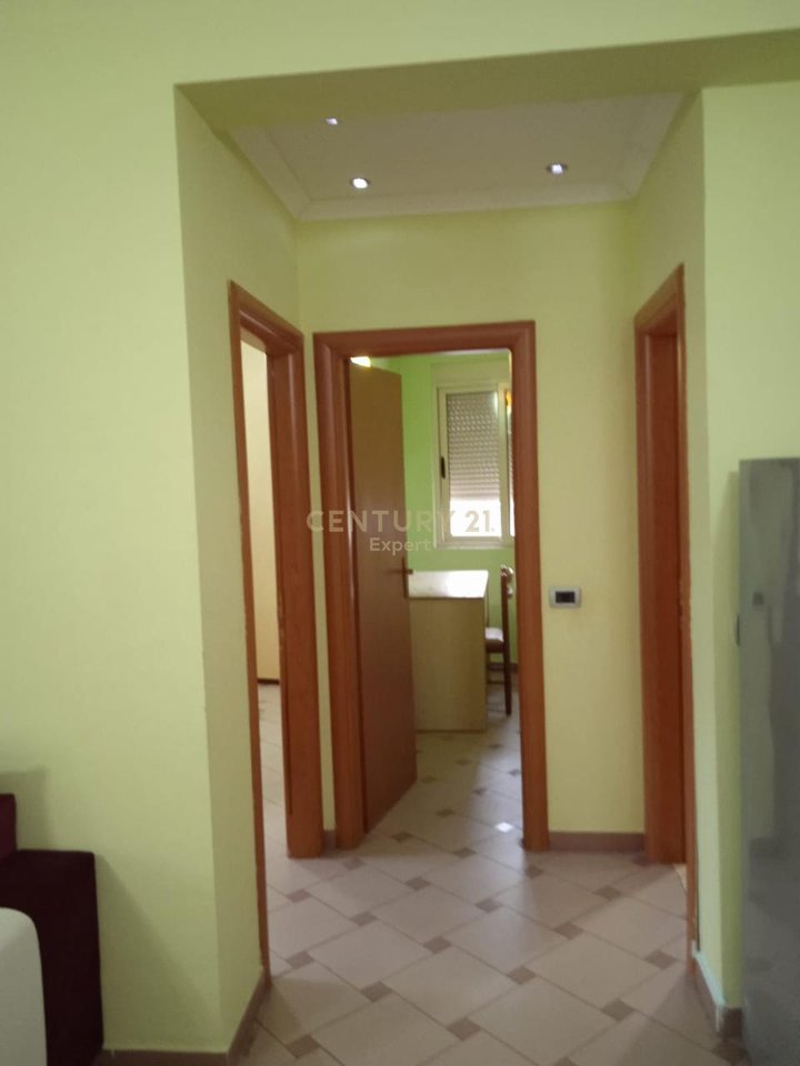 JAPIM ME QIRA APARTAMENT 1+1+STUDIO NE RRUGEN E DURRESIT !