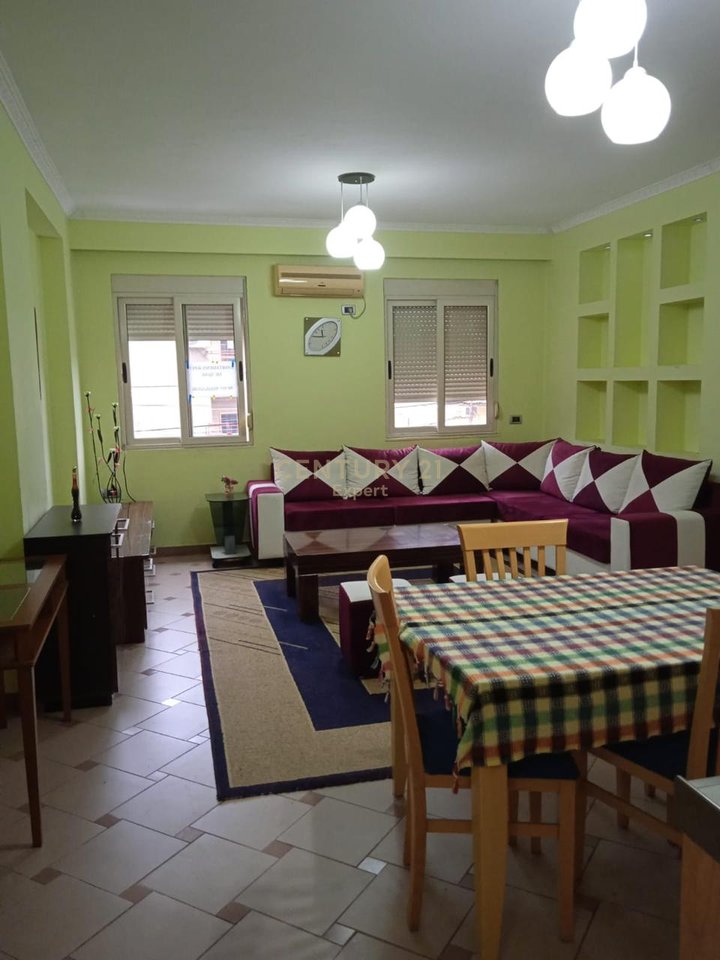 JAPIM ME QIRA APARTAMENT 1+1+STUDIO NE RRUGEN E DURRESIT !