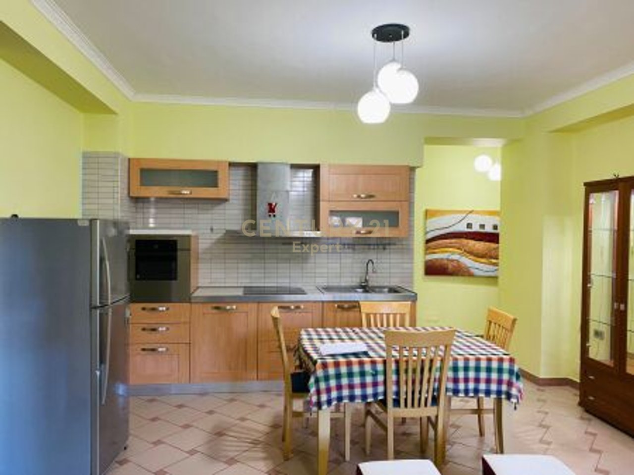 JAPIM ME QIRA APARTAMENT 1+1+STUDIO NE RRUGEN E DURRESIT !