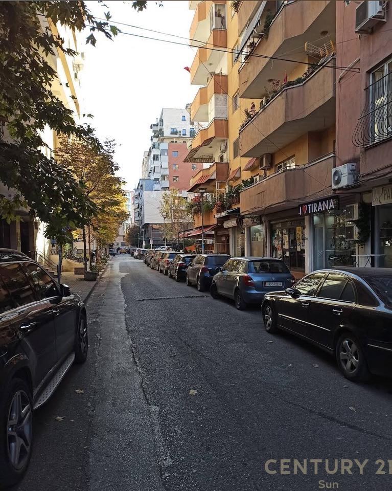 Commercial unit for sale, ground floor in the Ish - Blloku area, behind LSI!