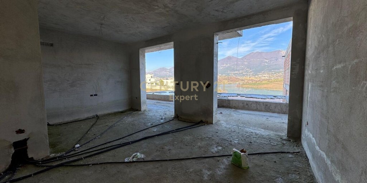 VILE ME PISHINE PER SHITJE NE SWAN LAKE RESIDENCES !