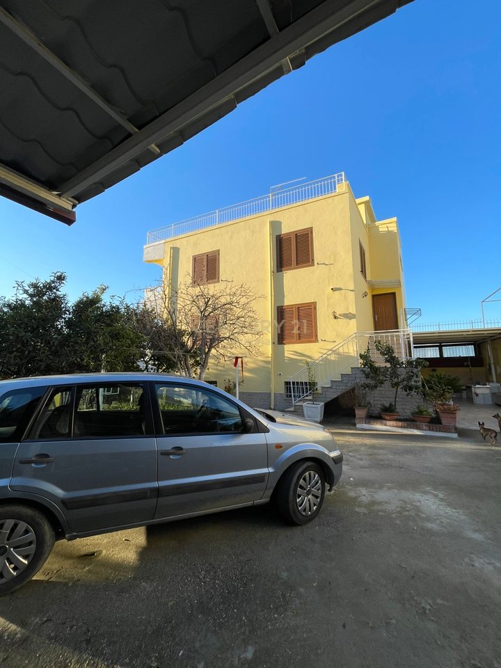 APARTAMENT ME QIRA NE QENDER TE VLORES