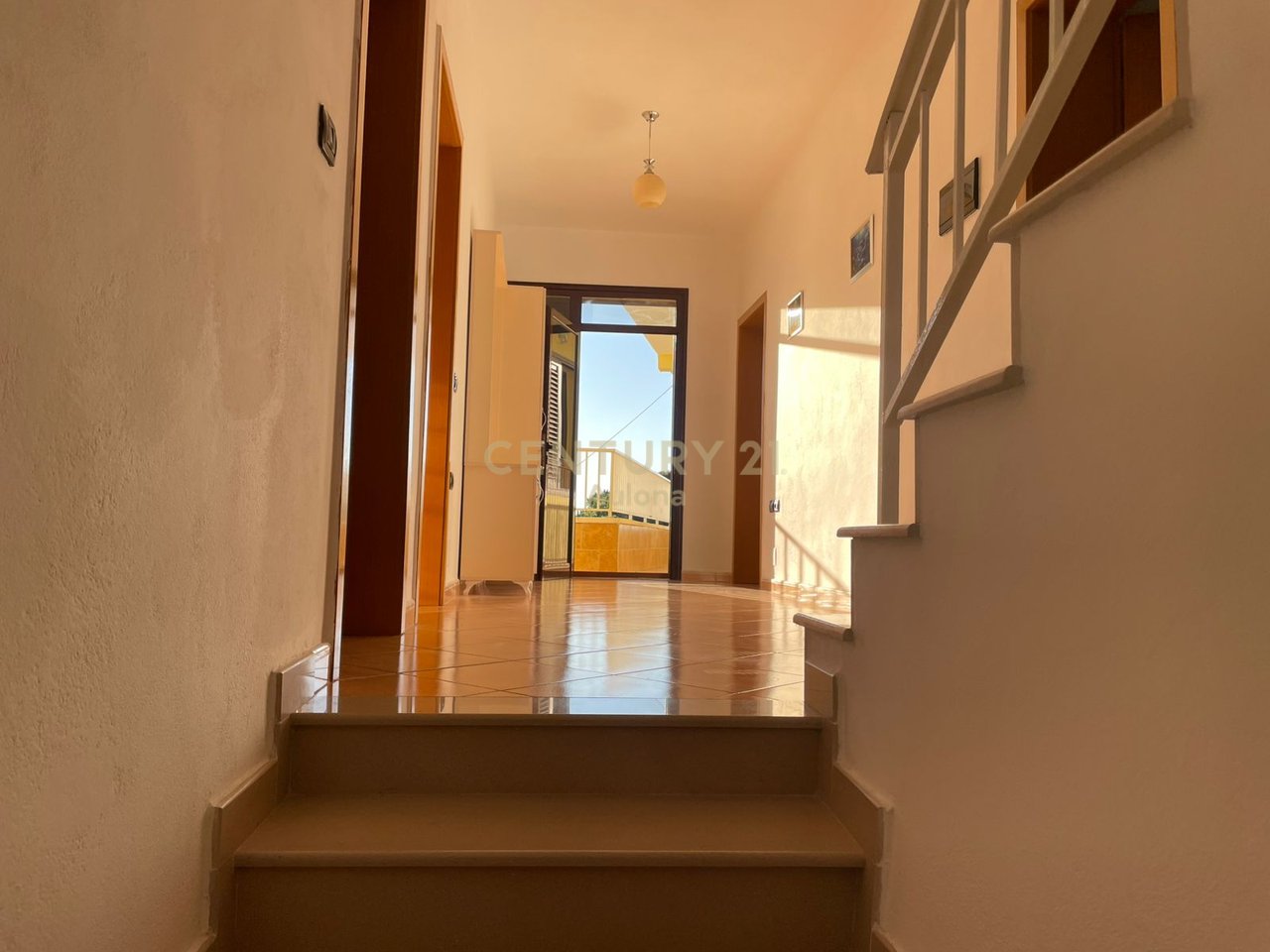 APARTAMENT ME QIRA NE QENDER TE VLORES