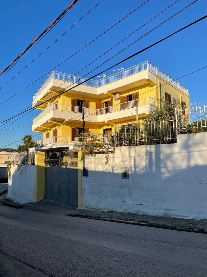 APARTAMENT ME QIRA NE QENDER TE VLORES