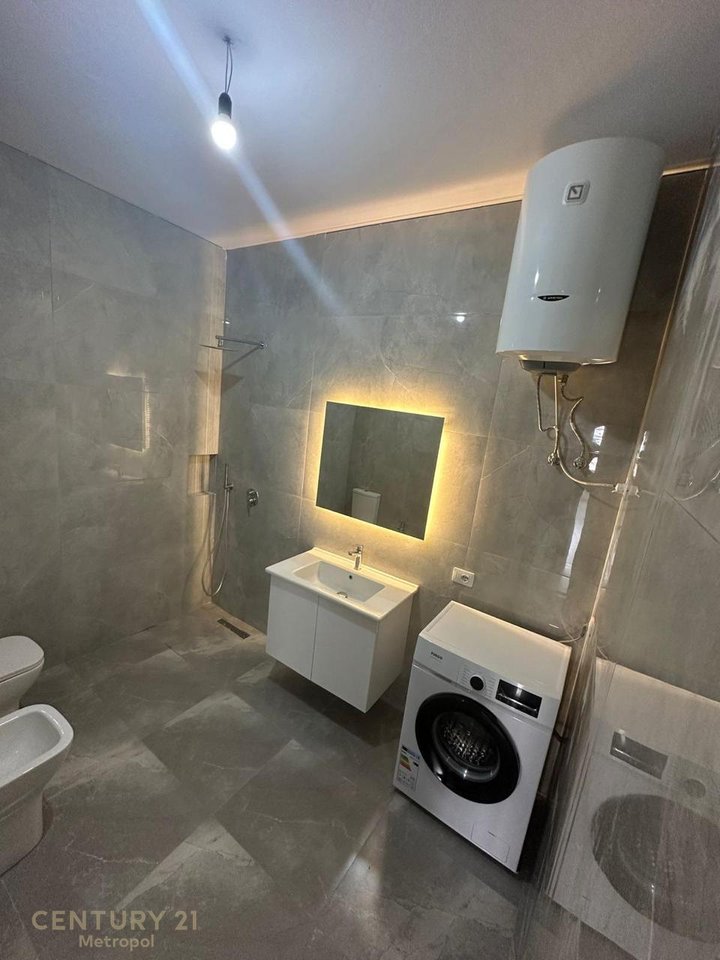 Apartament 2+1 me Qira tekBulevardi Blu, Kamez , 500€ | 128 m²