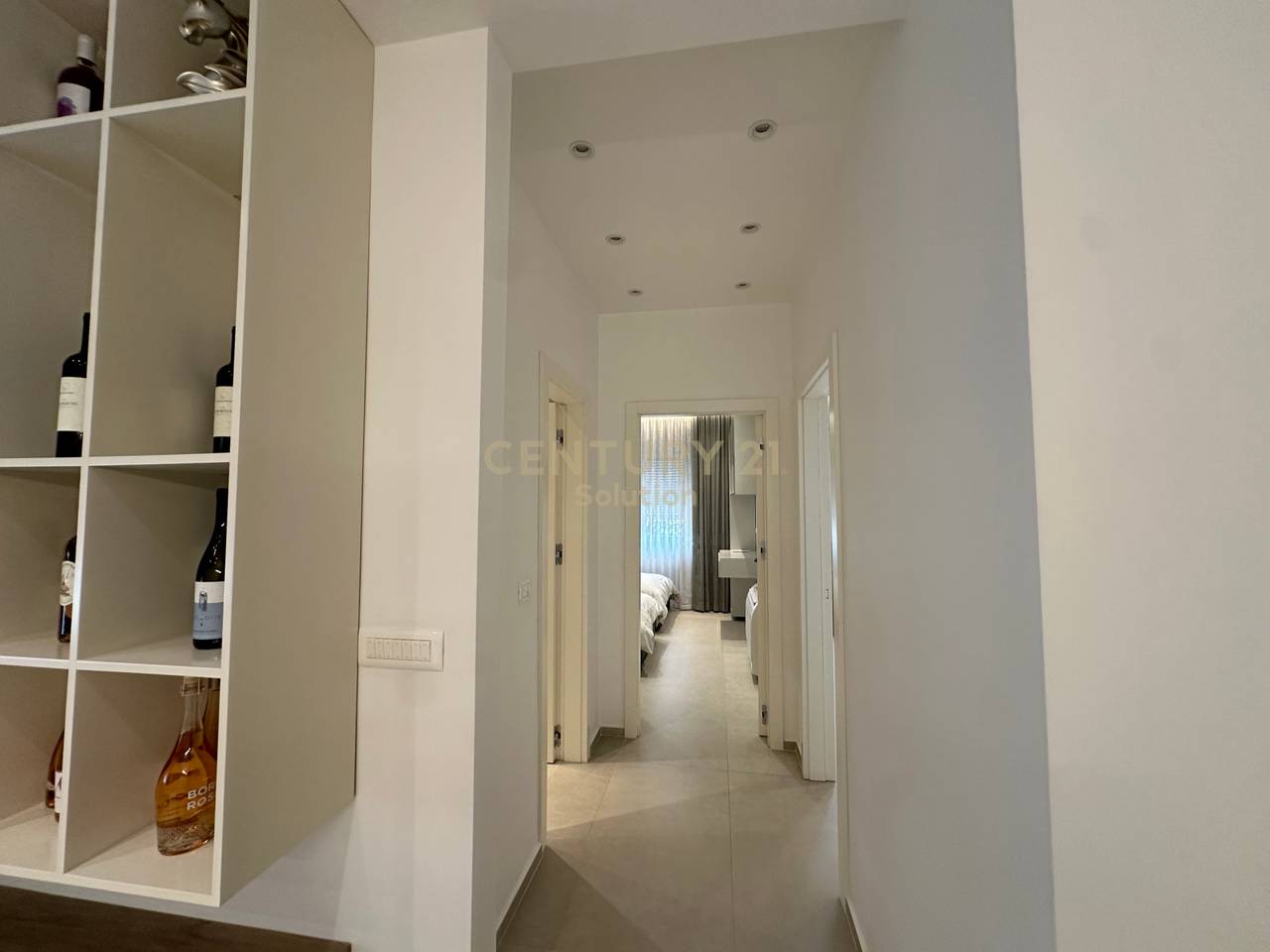 JAPIM PER QIRA APARTAMENT 2+1 NE UNAZE TE RE!