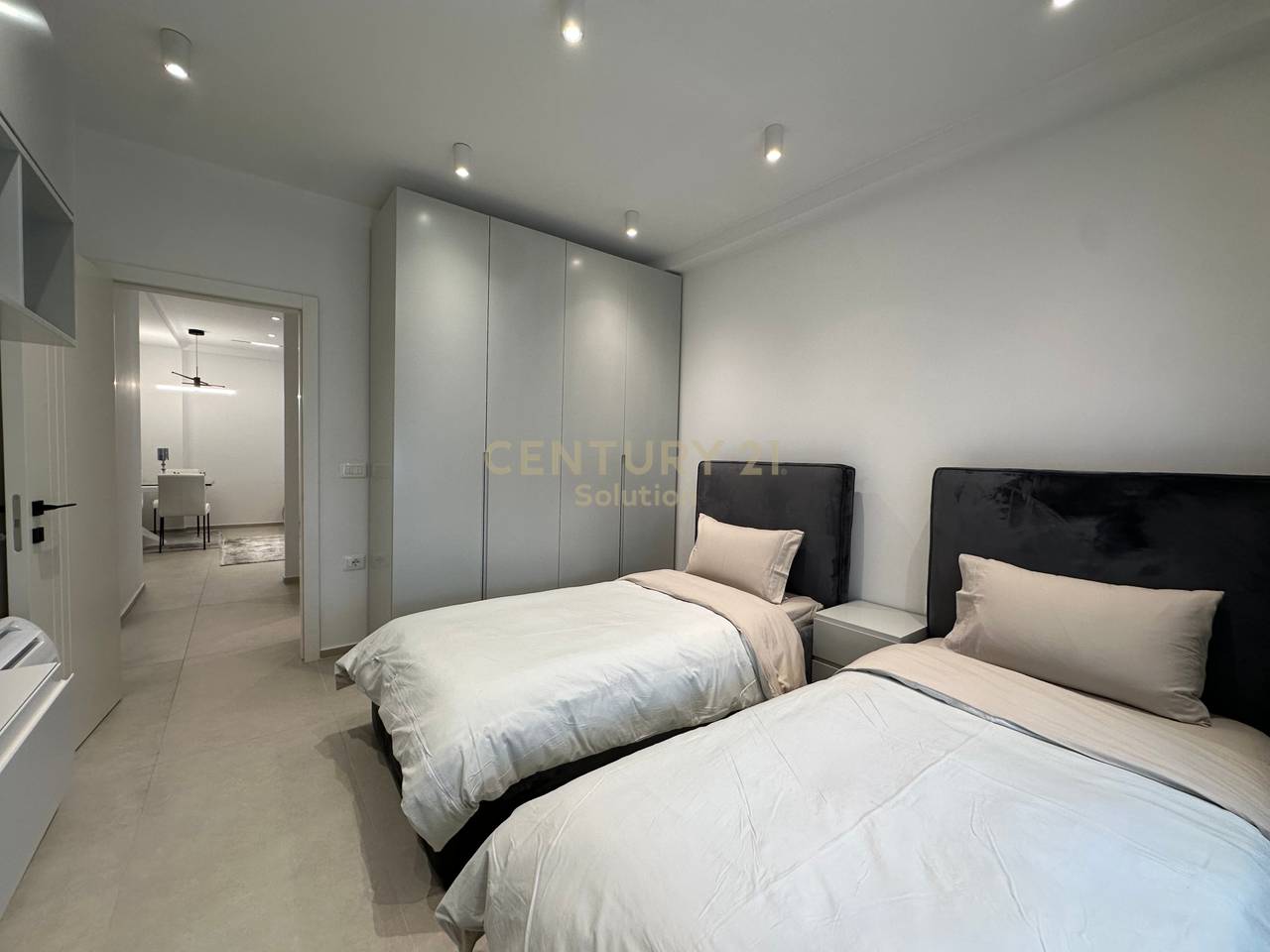 JAPIM PER QIRA APARTAMENT 2+1 NE UNAZE TE RE!