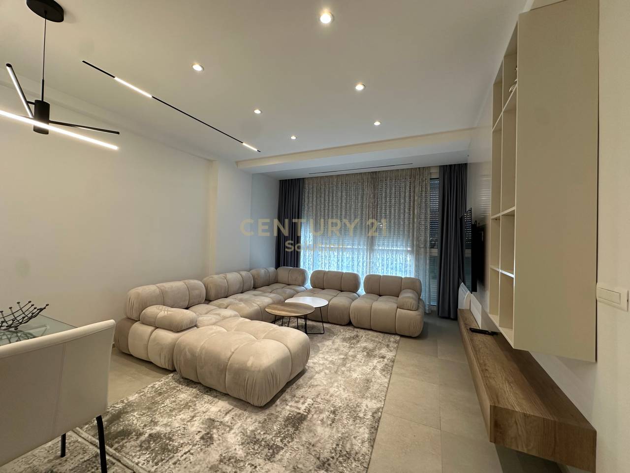 JAPIM PER QIRA APARTAMENT 2+1 NE UNAZE TE RE!