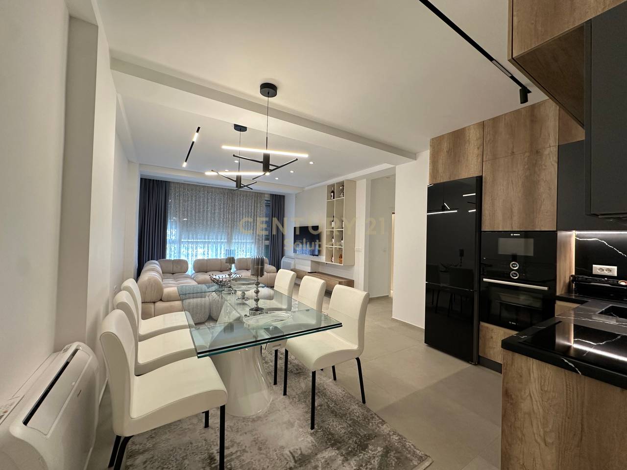 JAPIM PER QIRA APARTAMENT 2+1 NE UNAZE TE RE!