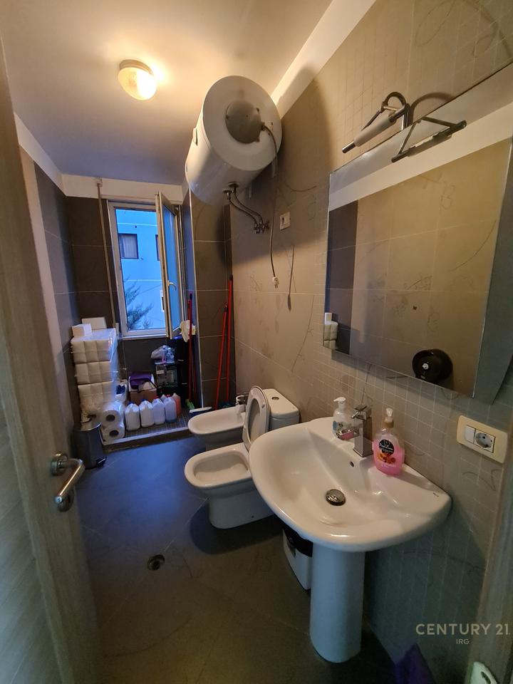 Jepet me qera zyre tek Garda!