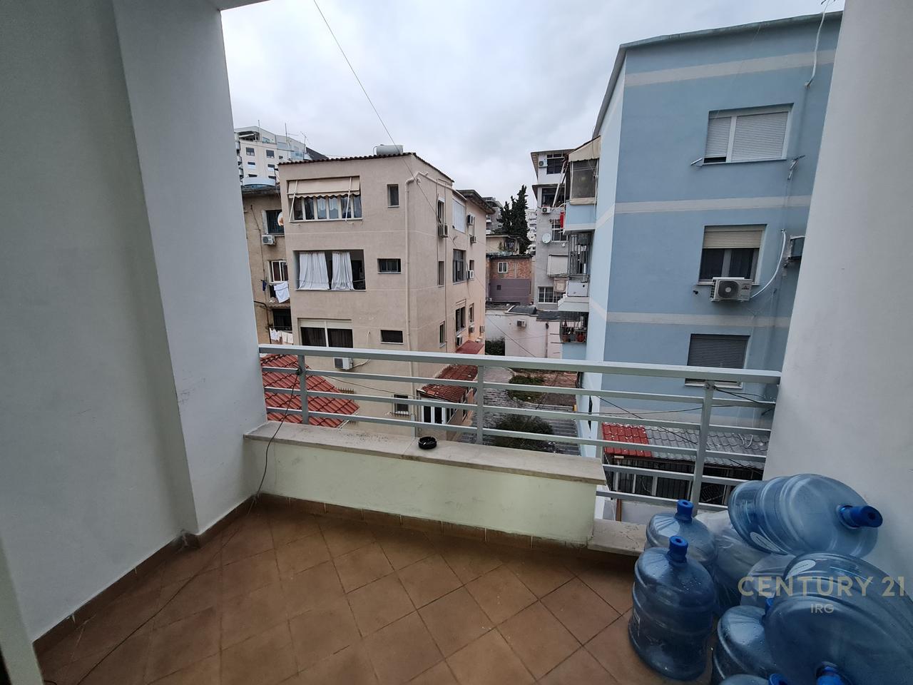 Jepet me qera zyre tek Garda!