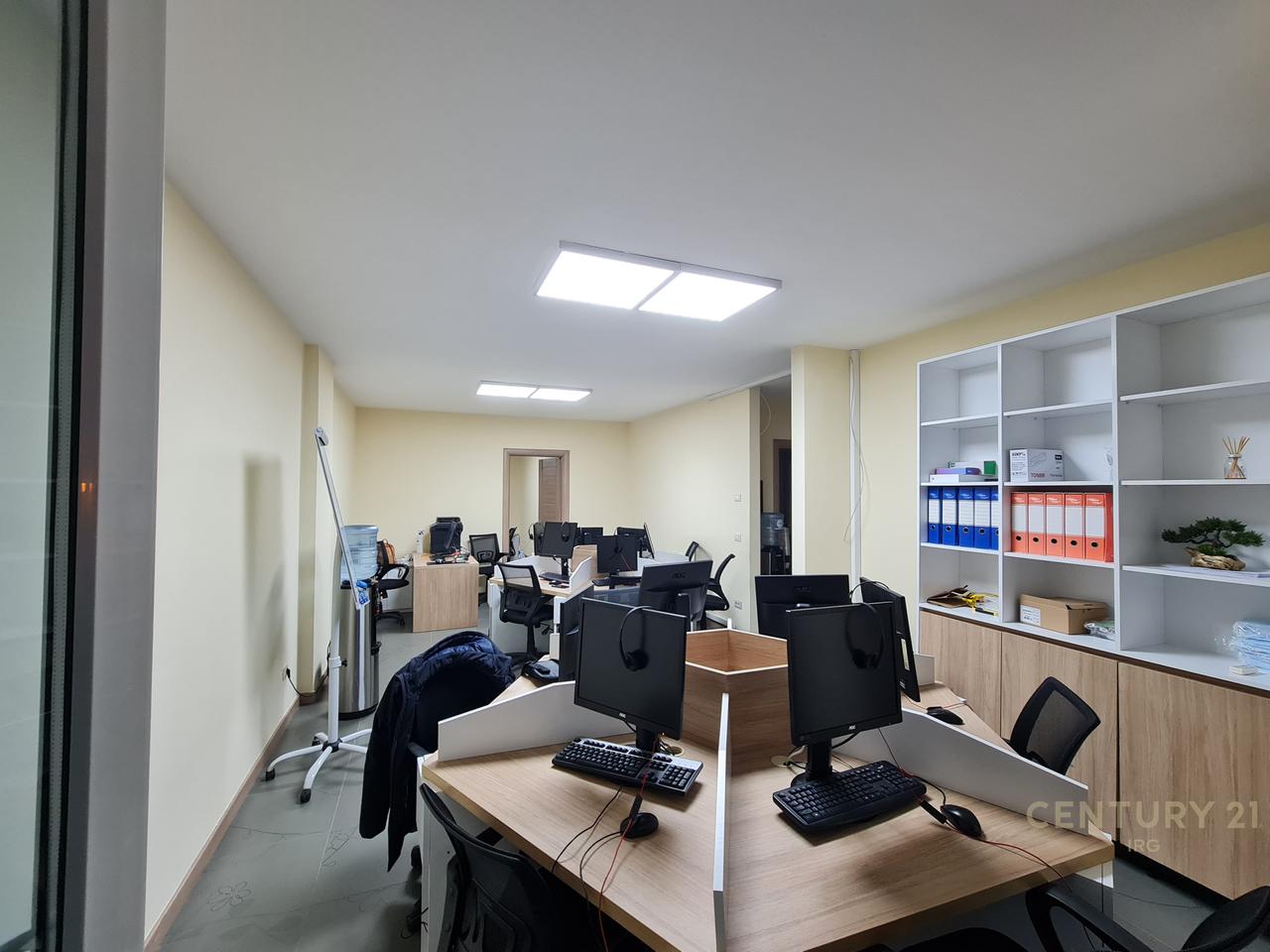 Jepet me qera zyre tek Garda!