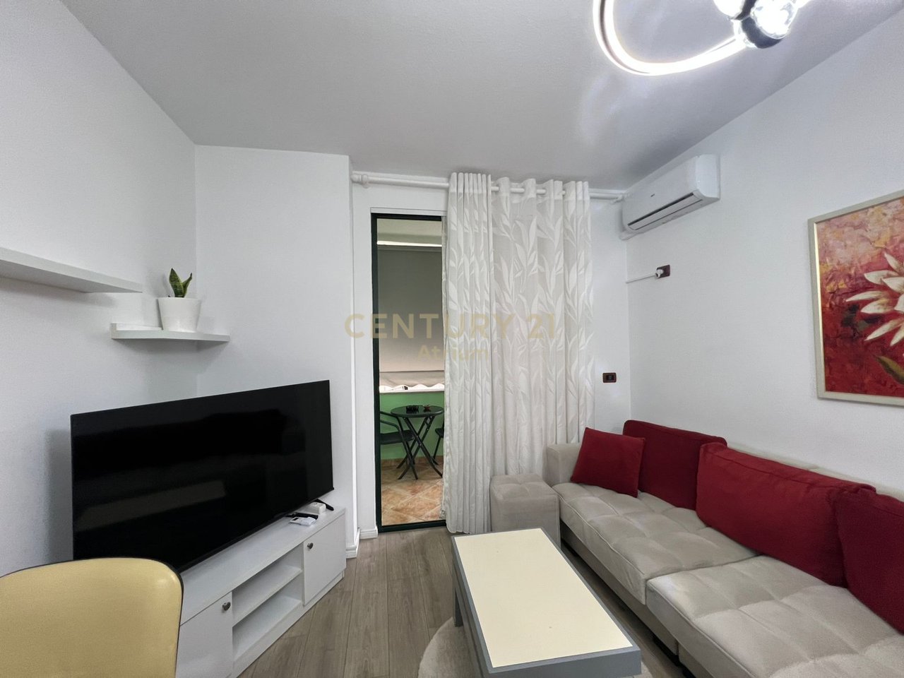 JEPET ME QIRA APARTAMENTI 1+1 TEK ISH EKSPOZITA!