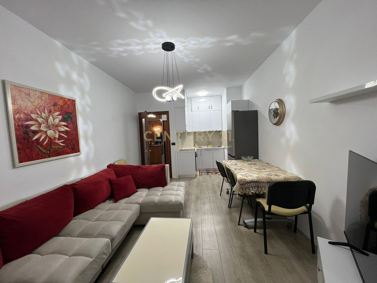 JEPET ME QIRA APARTAMENTI 1+1 TEK ISH EKSPOZITA!