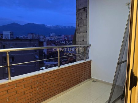 JAPIM ME QIRA APARTAMENT 1+1,RRUGA E ELBASANIT!