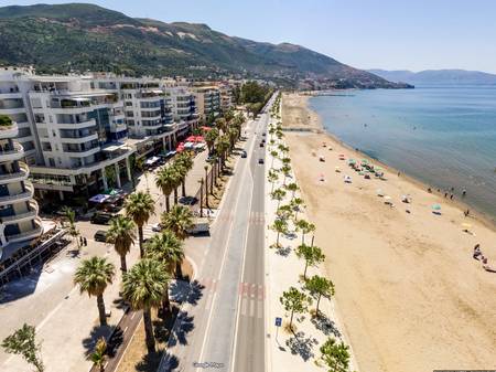 EDIFICIO DI 3 PIANI IN VENDITA, VICINO AL LUNGOMARE!