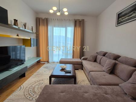 Jepet me qira apartament 2+1+2, me ballkon dhe pamje fantastike nga Liqeni dhe Kopshti Botanik