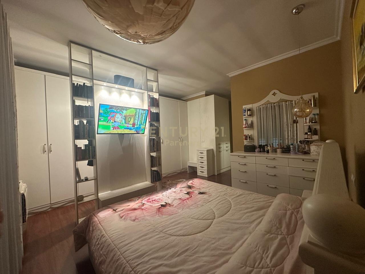 SUPER APARTMENT 2+1+2 TOILETS + LAUNDRY + VERANDA IN FRONT OF ITALY HOUSE