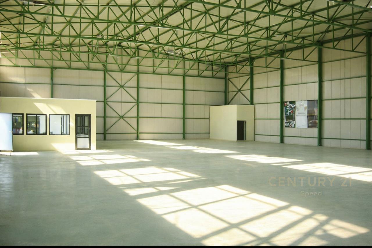 Oggetto commerciale in affitto sulla strada statale Tirana-Durres