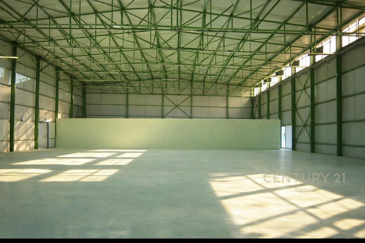 Oggetto commerciale in affitto sulla strada statale Tirana-Durres