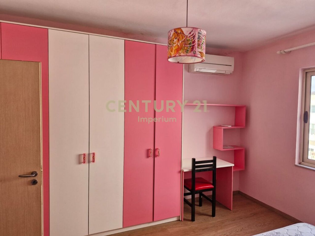 🏡 APARTAMENT 3+1 NË SHITJE NË YZBERISHT 🏡