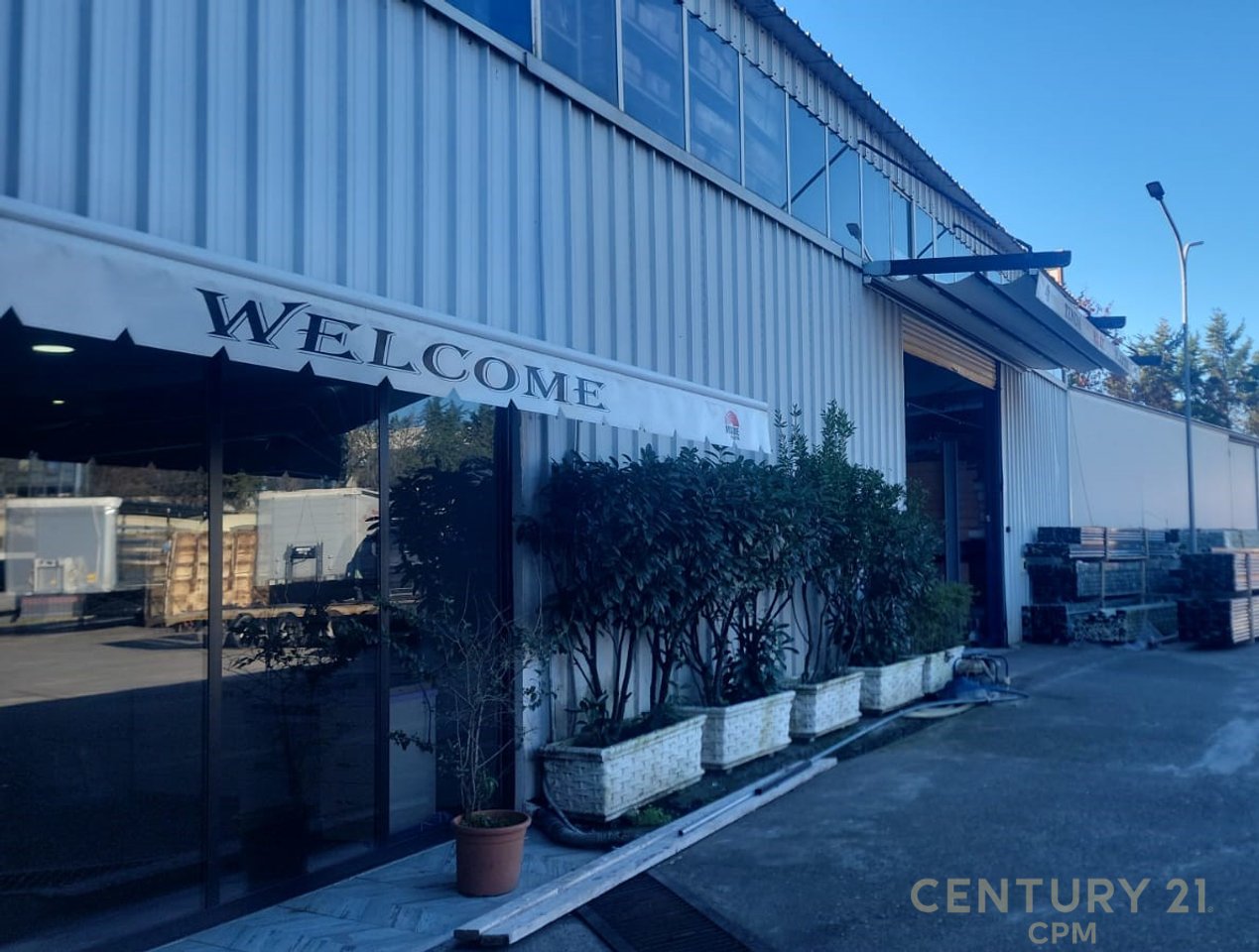 700 M2  KAPANON ME QIRA BUZE AUTOSTRADES DR-TR