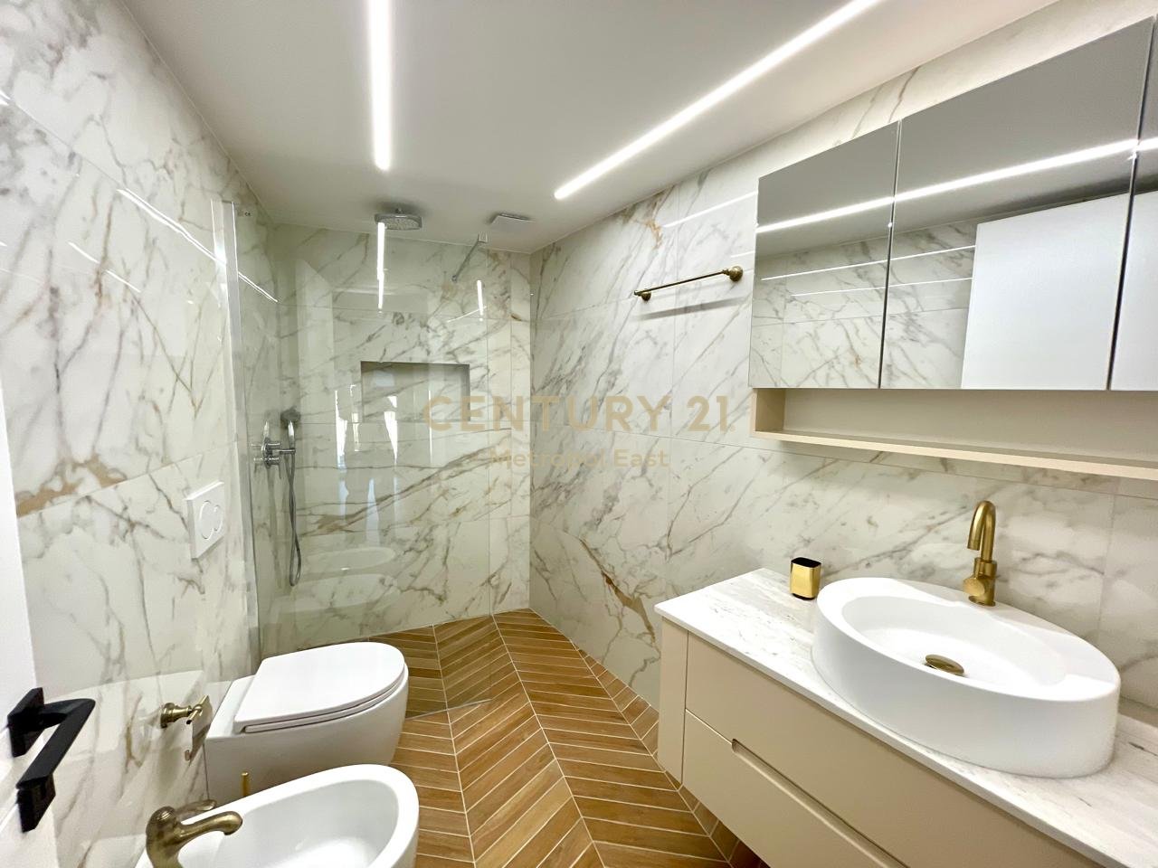 Penthouse 3+1+3 Per Qira ne "Secret Garden Residence"