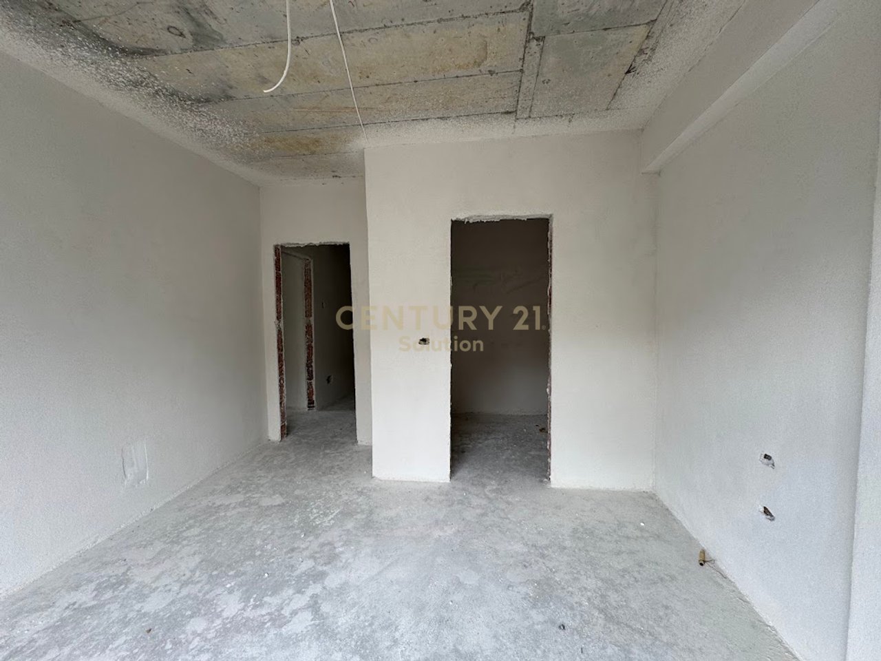2+1+2 APARTMENT FOR SALE NEAR PORCELAIN!