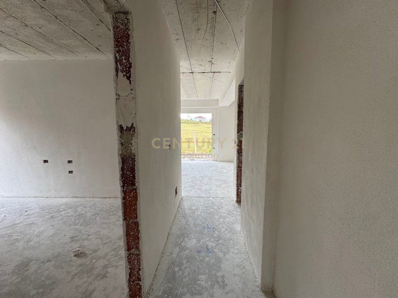 2+1+2 APARTMENT FOR SALE NEAR PORCELAIN!