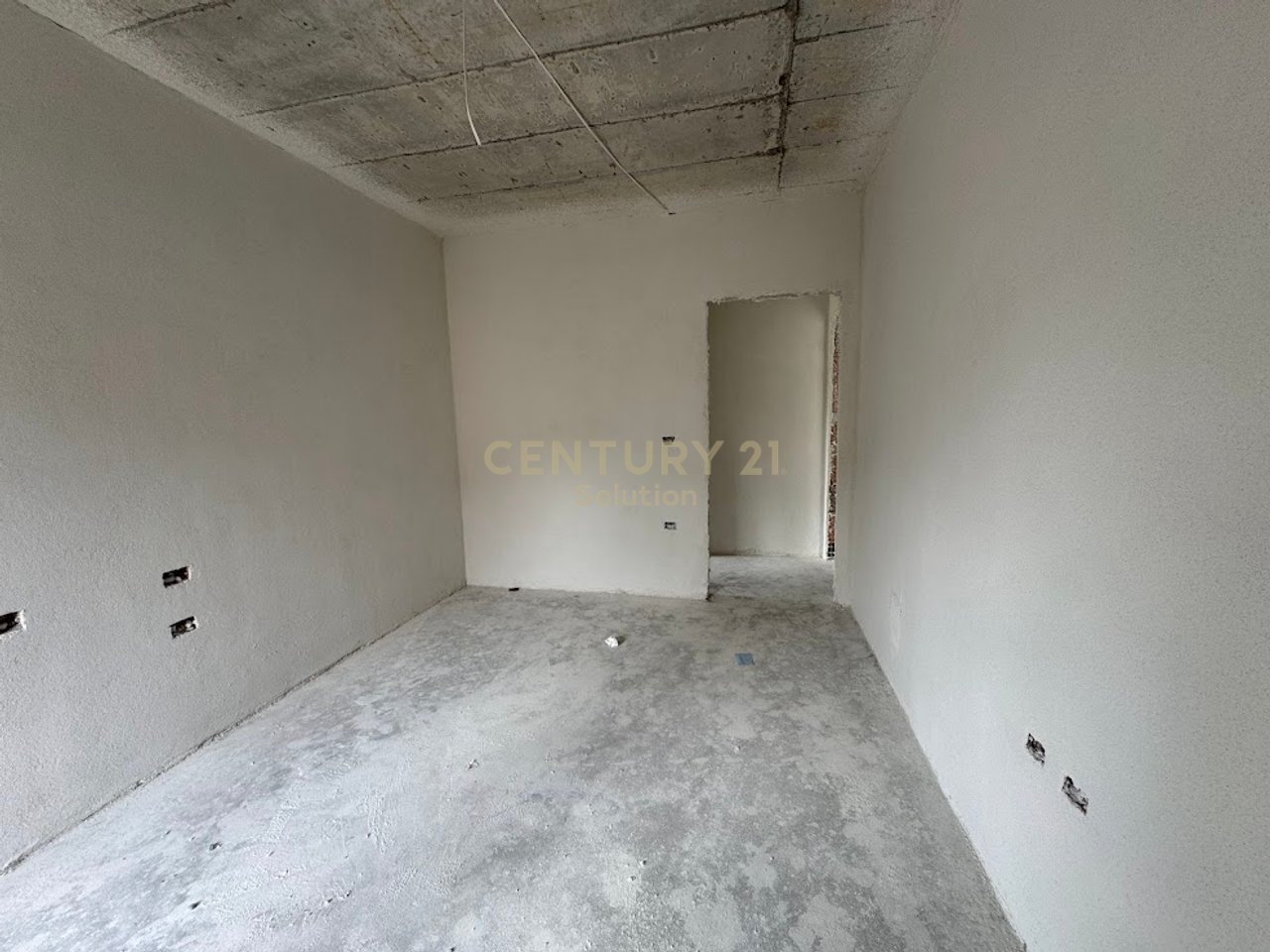 2+1+2 APARTMENT FOR SALE NEAR PORCELAIN!