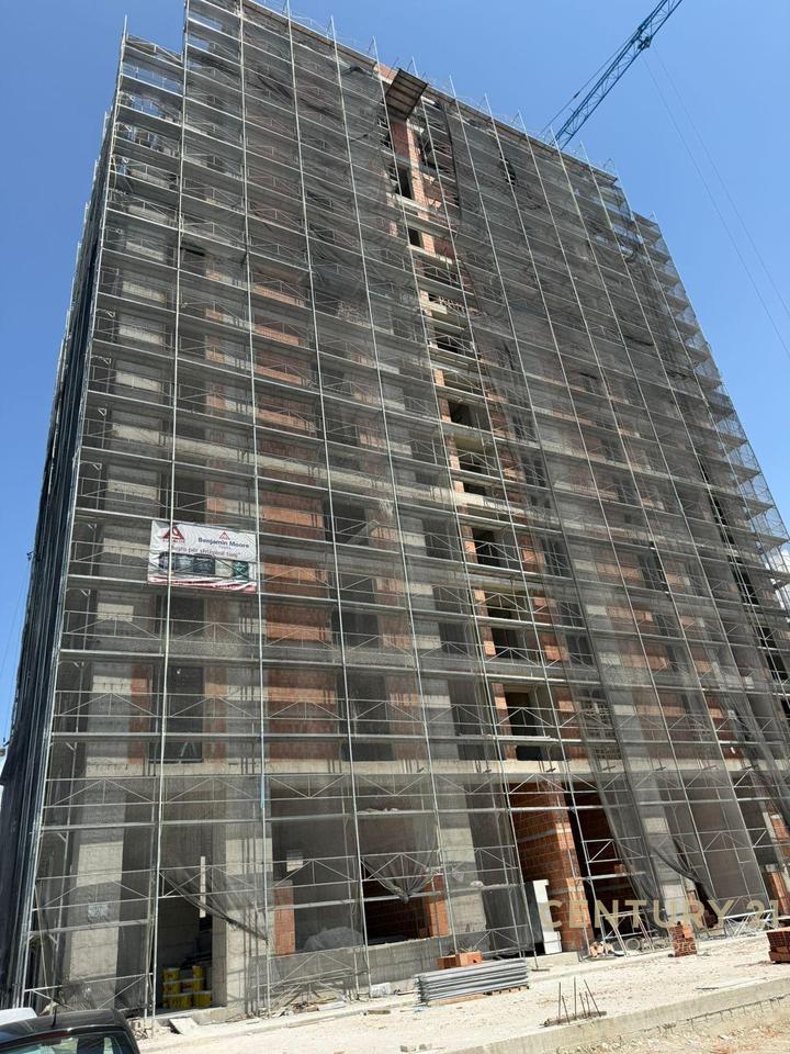 APPARTAMENTO 2+1+2+posto auto, VICINO ALLE EX AREE DELL'AVIAZIONE IN VENDITA