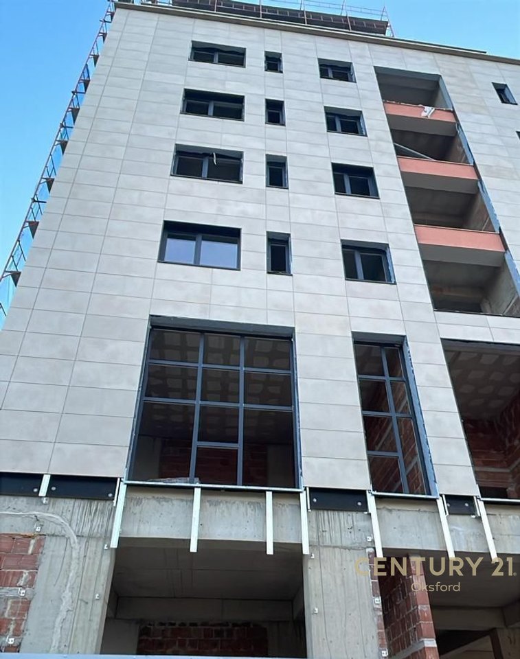 APARTAMENT DUPLEX PER SHITJE + DY POSTE PARKIMI