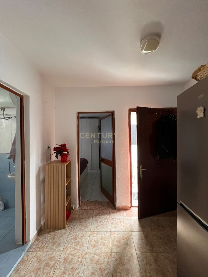 SHITET SHTËPI PRIVATE 1+1 ME AMBIENT KOMERCIAL TEK TRESHI