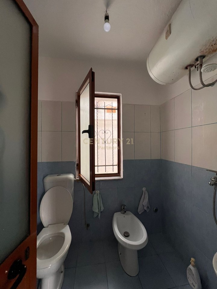 SHITET SHTËPI PRIVATE 1+1 ME AMBIENT KOMERCIAL TEK TRESHI