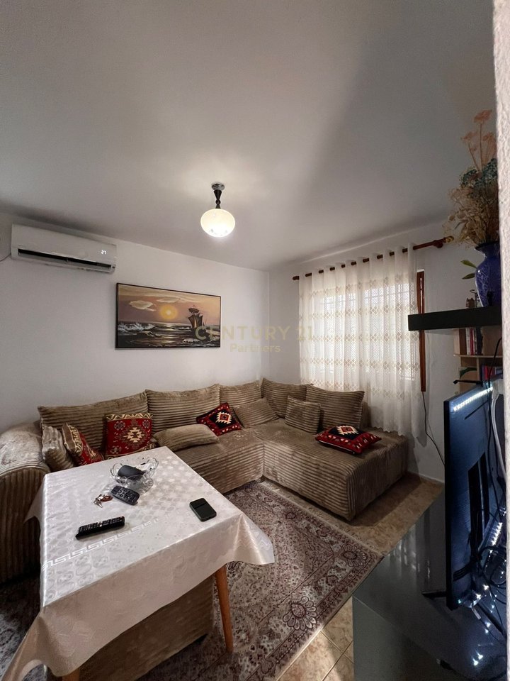 SHITET SHTËPI PRIVATE 1+1 ME AMBIENT KOMERCIAL TEK TRESHI