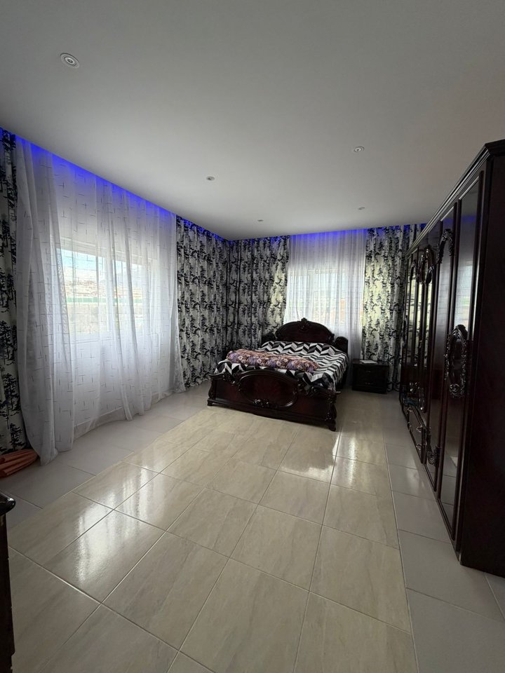 Vilë 6+2 Me Qira në Allias, Tiranë - 3500€ | 220 m²