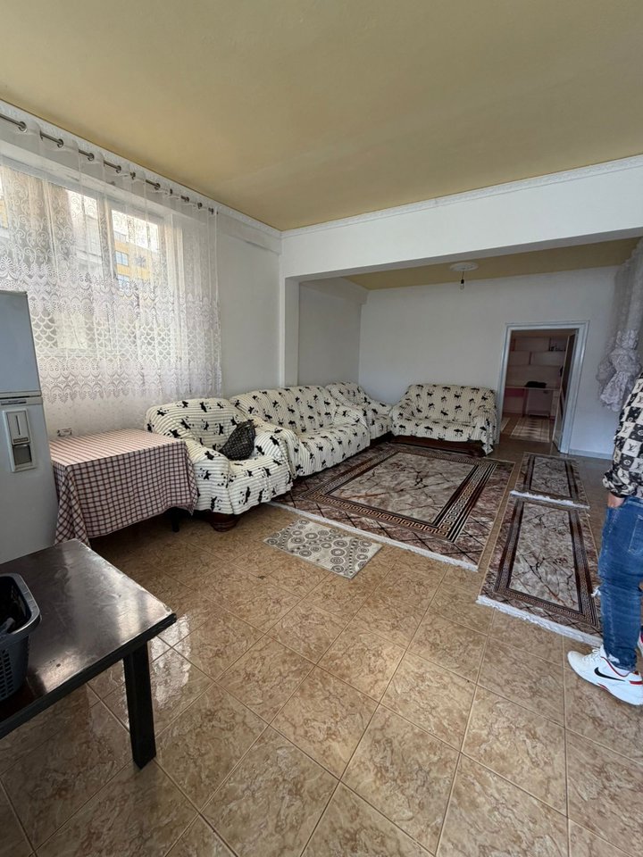 Vilë 6+2 Me Qira në Allias, Tiranë - 3500€ | 220 m²