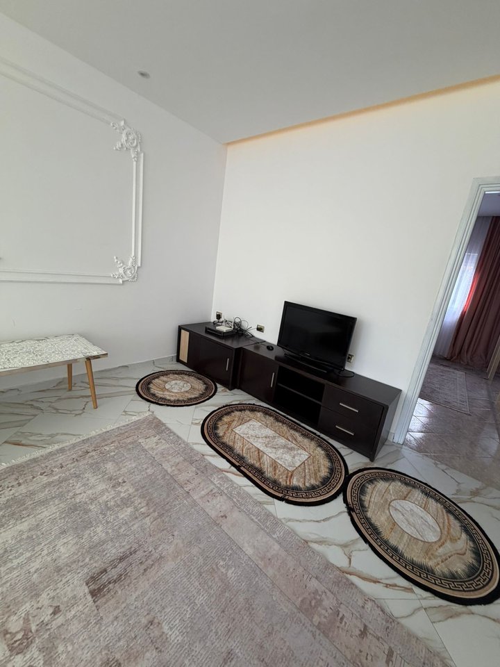 Vilë 6+2 Me Qira në Allias, Tiranë - 3500€ | 220 m²