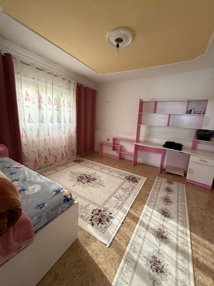 Vilë 6+2 Me Qira në Allias, Tiranë - 3500€ | 220 m²