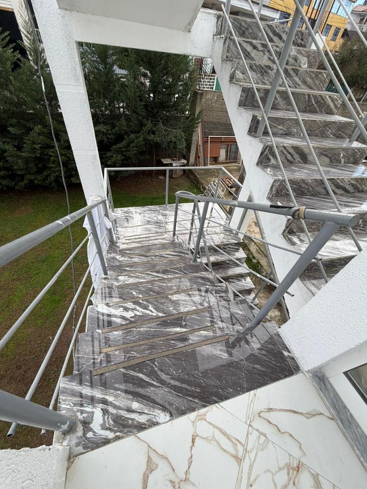 Vilë 6+2 Me Qira në Allias, Tiranë - 3500€ | 220 m²