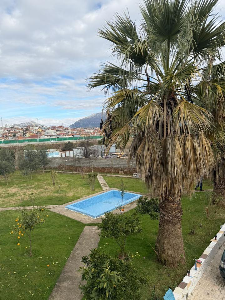 Vilë 6+2 Me Qira në Allias, Tiranë - 3500€ | 220 m²