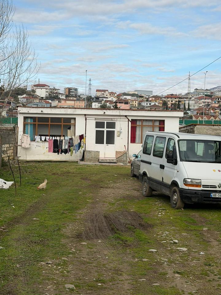 Vilë 6+2 Me Qira në Allias, Tiranë - 3500€ | 220 m²