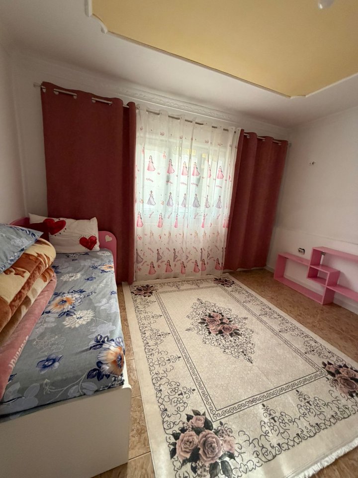 Vilë 6+2 Me Qira në Allias, Tiranë - 3500€ | 220 m²