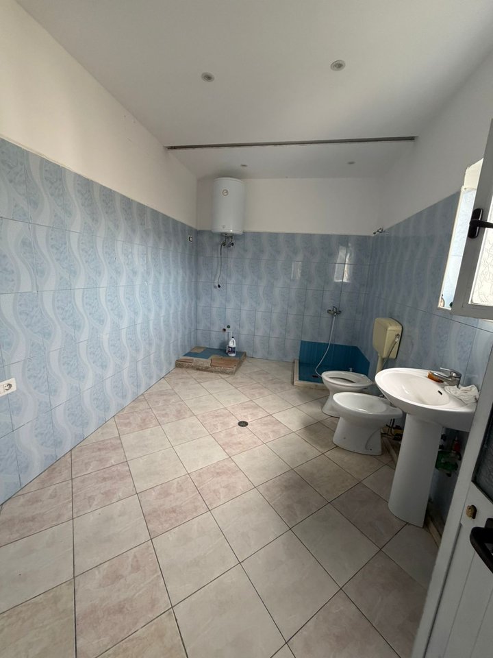 Vilë 6+2 Me Qira në Allias, Tiranë - 3500€ | 220 m²